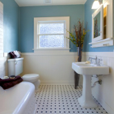 Ideas for decorating a large bathroom 