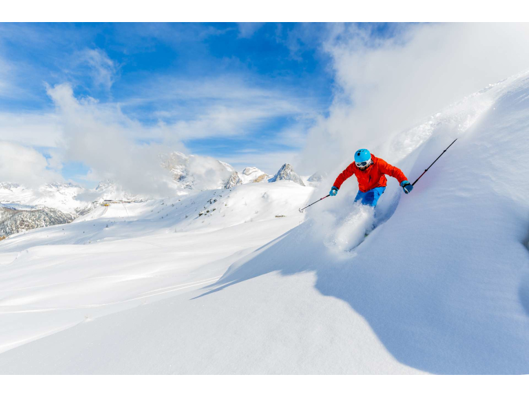 How to Travel Light on Your Ski Holiday: The Smart Way to Hire Gear in the Alps
