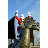 Dewi the Dragon adds to Christmas Shopping Fun in Shrewsbury