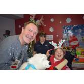 Phil Tufnell brings Christmas Day joy to The Children's Trust @Childrens_Trust
