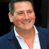 MUSIC STAR TONY HADLEY’S VISIT IS PURE ‘GOLD’ FOR EVERYONE AT ST GILES HOSPICE