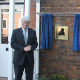 Sutton MP unveils tribute to pioneering headteacher