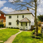 Property of the Week – Spacious 4 Bedroom Detached House – Worlds End - #Epsom #Surrey @PersonalAgentUK