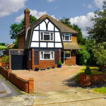 Property of the Week – Three Bedroom Detached House – Larchwood Close - #Banstead #Surrey @PersonalAgentUK