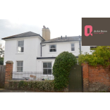 Just in from Jackie Quinn Estate Agents - To Let - The Crescent, Leatherhead @jackiequinn18