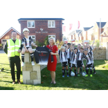 REDROW HELPS JUNIOR FOOTBALL TEAM KICK OFF FIRST SEASON IN NEW KITS