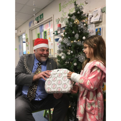 Kingston Mayor delivers Christmas gifts to children in hospital