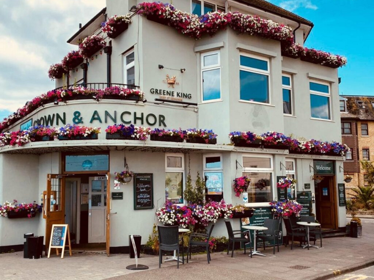 Live Music & Entertainment at The Crown and Anchor 