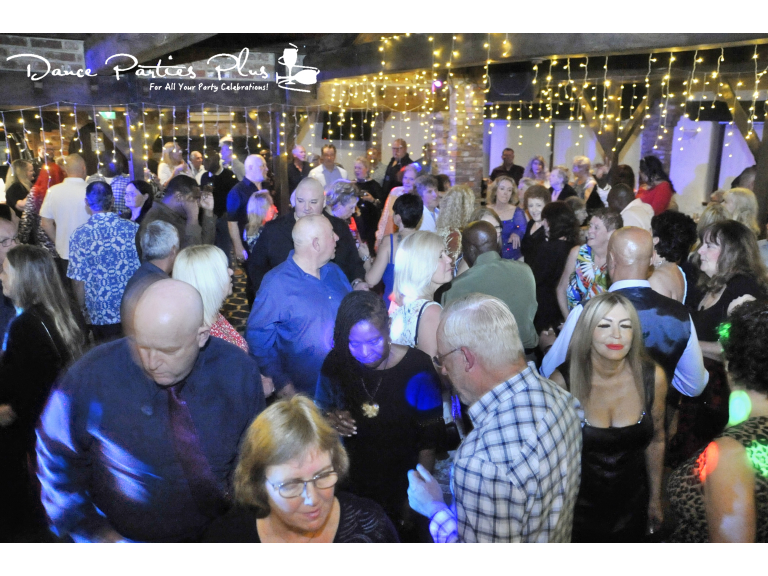 MAIDENHEAD, BERKS OVER 35S NEW YEAR'S EVE PARTY FOR SINGLES & COUPLES - TUE 31 DEC