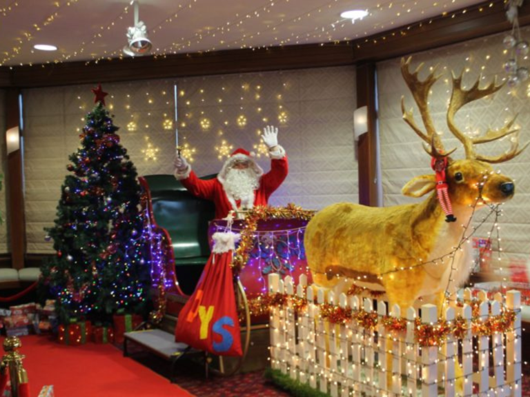 Santa Sunday Lunch - Oake Manor