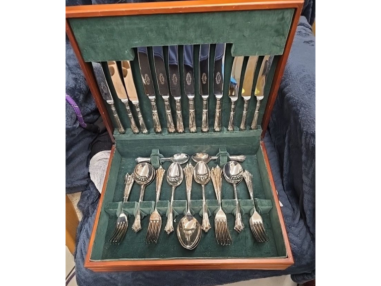 Monthly Evening Clearance and Collectors Auction – Elephant Auctions