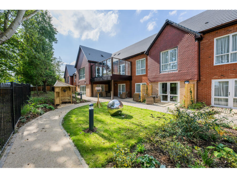 Festival fun for all the family at Thame care home 
