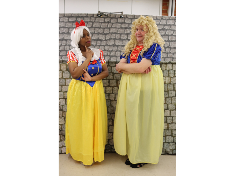 Snow White & the Messy Dwarves