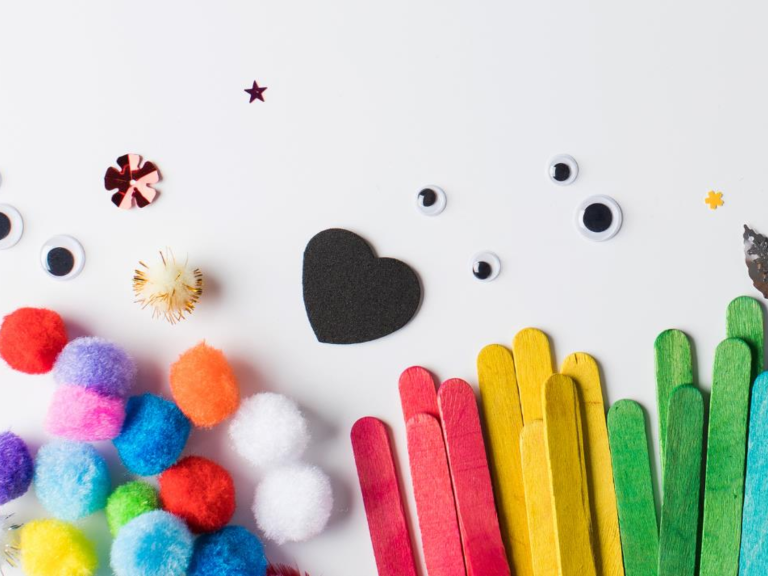 🎨 Free Family Craft Sessions