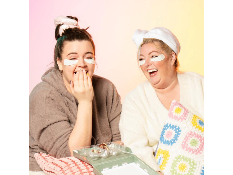Mel Moon & Tal Davies: BYOB (Bring Your Own Bestie) – WARM UP