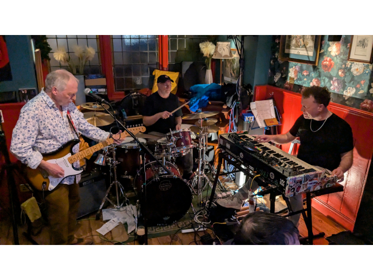 Bob Bowles Trio - Live at the Belvoir Castle