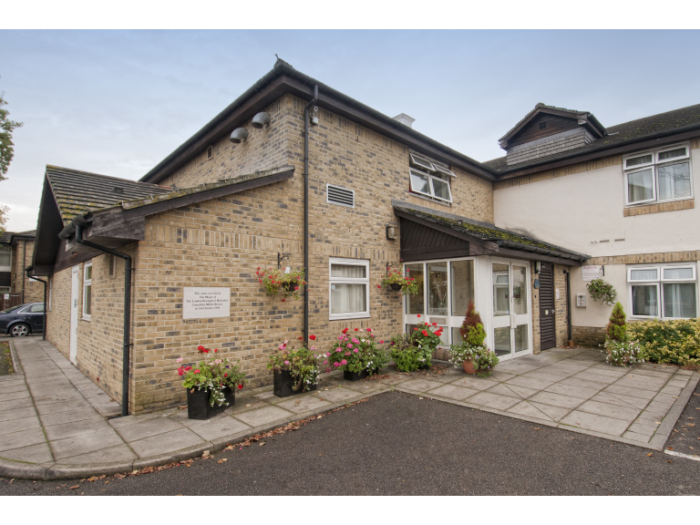 Step back in time – Isleworth care home invites community to VE Day party 