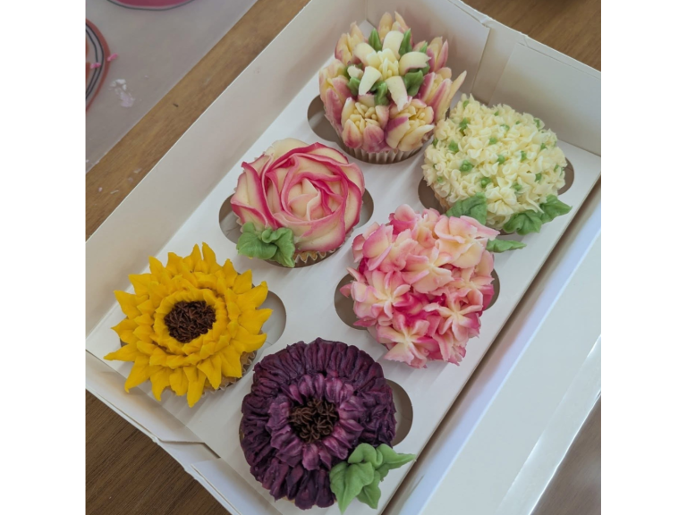 Family Cupcake Decorating Workshop: Petals, Paws & Piping Bags