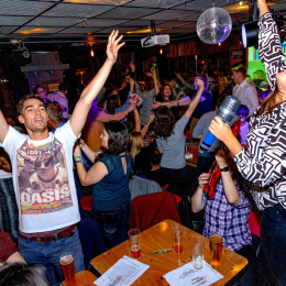 Sounds Familiar Christmas Music Quiz @ Old Queen's Head, London, December 2024