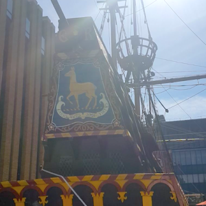 Relaxed Opening at The Golden Hinde