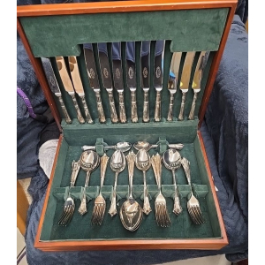 Monthly Evening Clearance and Collectors Auction – Elephant Auctions