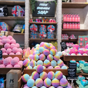 Lush Bury 'I Heart You' Valentines Bath Bomb Workshop