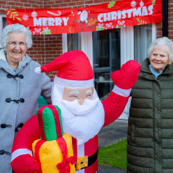 ‘Tis the season to be together – Banbury care homes open their doors for a merry good time 