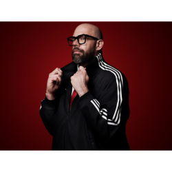 TOM DAVIS: SPUDGUN - Westlands Entertainment Venue