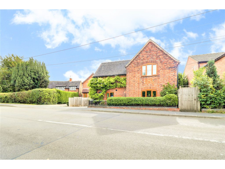 EweMove Lichfield & BartonUnderNeedwood Sell Your House in Lichfield