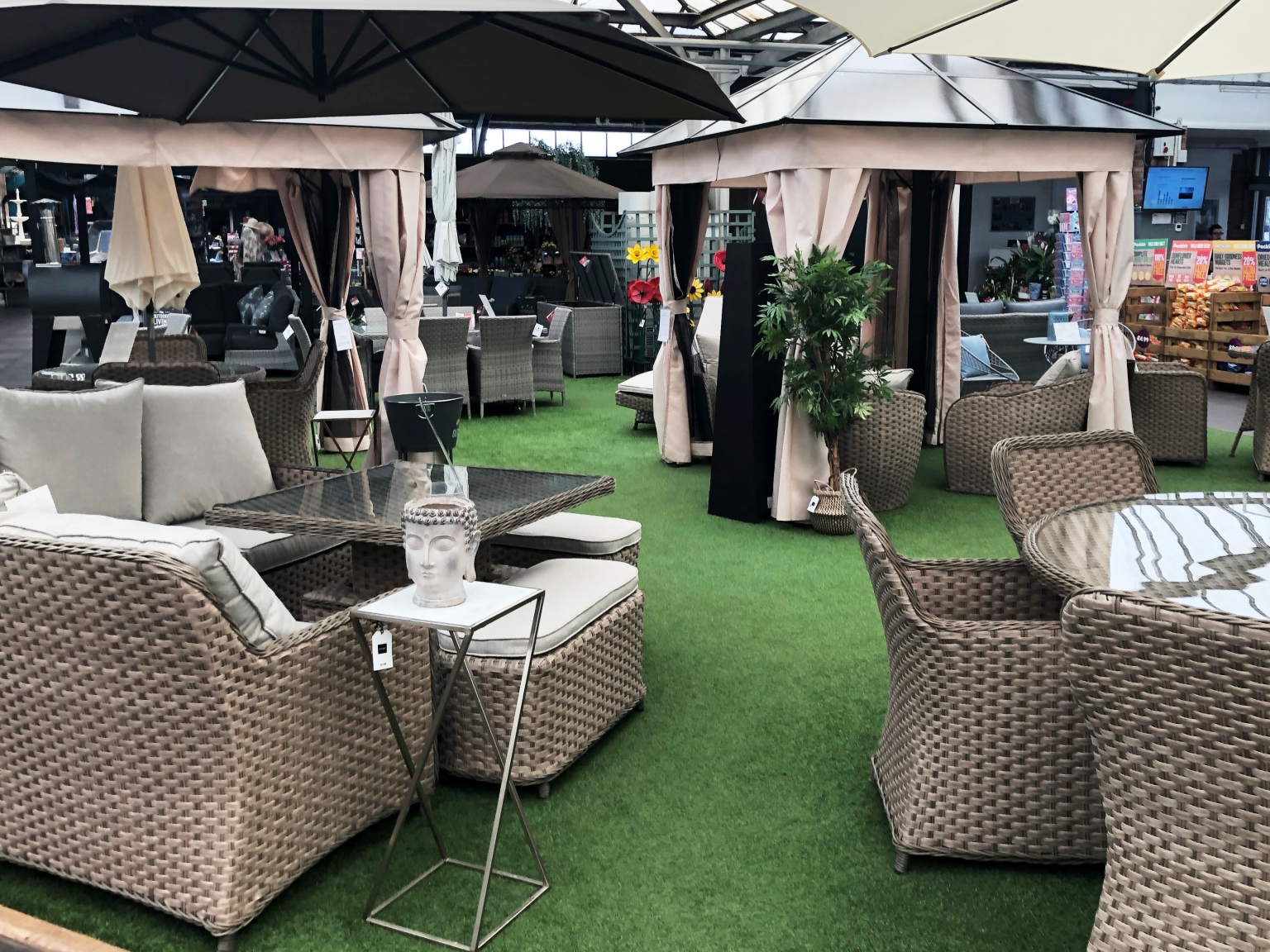 Hollybush Garden Centre and Aquaria Cannock