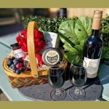 Picnic in the Courtyard Basket at Buzzards Valley 🧺✨