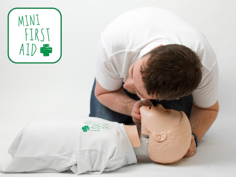 Free emergency first aid at work place for groups and teams 