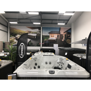 Save Up to £5,600 on a Jacuzzi® hot tub