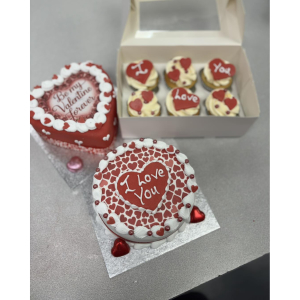 Valentine's Cakes at Fletchers Cake Studio ❤️❤️